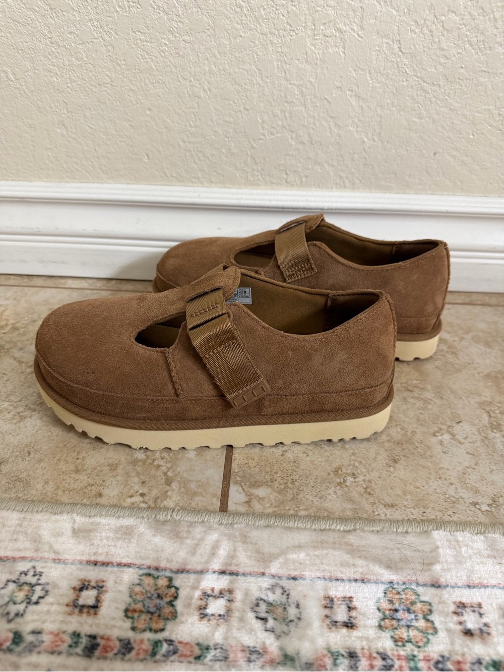New UGG® Goldenstar Mary Jane Slip-On Clogs size 8 - Picture 15 of 15